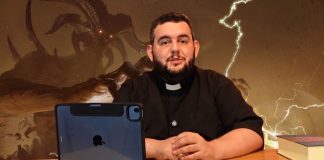 Nvidia leva padre gamer para fazer procissão contra Mefisto na Gamescom Latam Nvidia leva padre gamer para fazer procissão contra Mefisto na Gamescom Latam