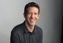 Quem é John Ternus, sucessor de Tim Cook no comando da Apple Quem é John Ternus, sucessor de Tim Cook no comando da Apple