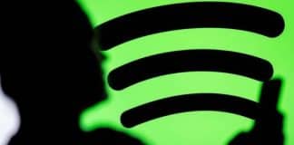 Spotify lança selo que diferencia artistas humanos de conteúdo com IA Selo se refere ao perfil do artista, o que significa que um músico "verificado" poderá subir músicas geradas por IA para a plataforma
