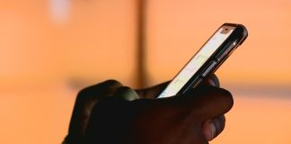 ‘Detox digital’: jovens ficam um mês sem smartphone e dizem se sentir melhor ‘Detox digital’: jovens ficam um mês sem smartphone e dizem se sentir melhor