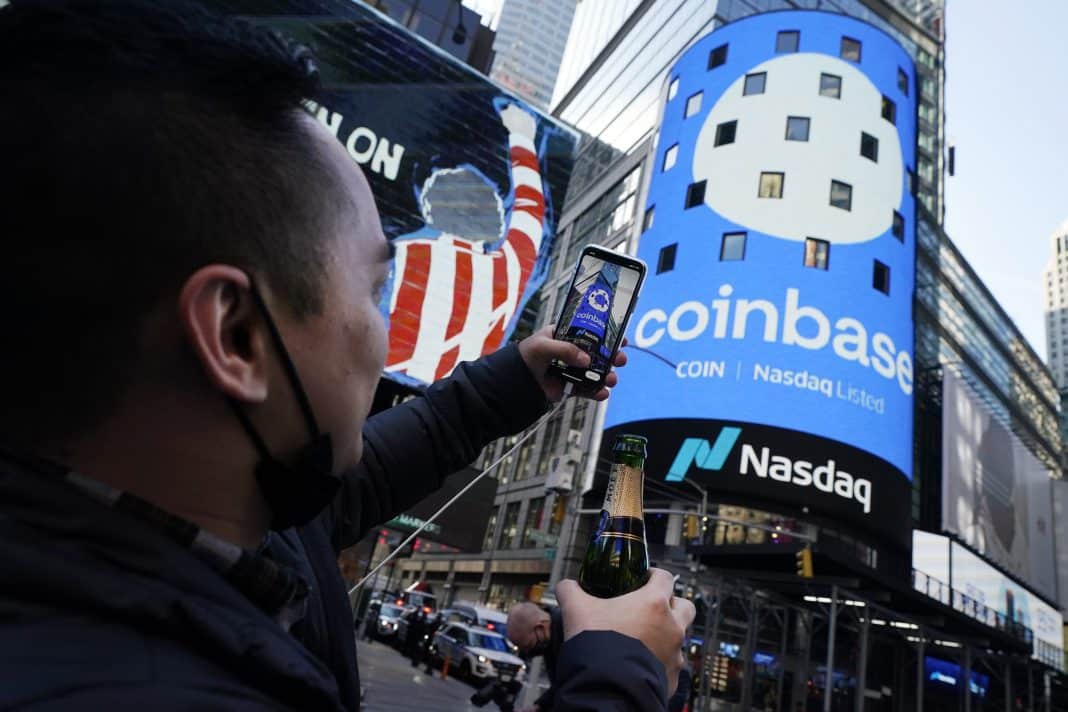 Coinbase anuncia demissão de 14% da equipe em plano para reduzir custos e focar em IA