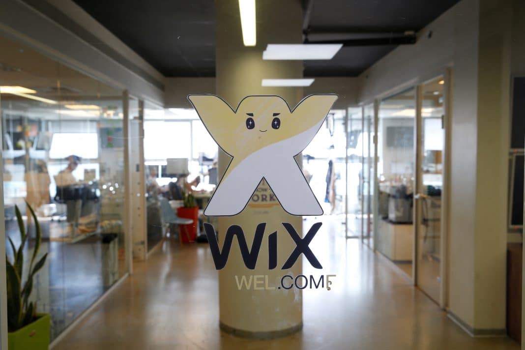 Empresa de sites Wix anuncia demissão de mil funcionários e Empresa de sites Wix anuncia demissão de mil funcionários e cita avanço da inteligência artificial