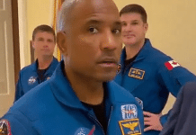 Homem aborda astronautas e diz que a missão Artemis 2 foi ‘encenada’ 12.mai.2026 - O astronauta Victor Glover, piloto da missão Artemis 2, foi atacado por um conspiracionista