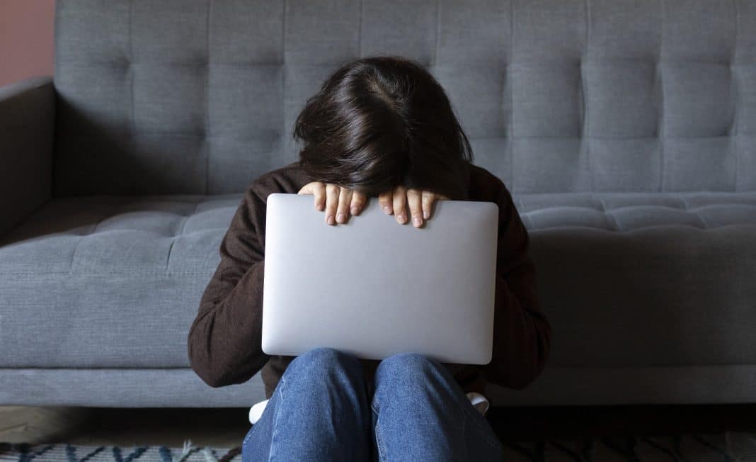 Milhões de crianças de países pobres sofrem abuso sexual na Milhões de crianças de países pobres sofrem abuso sexual na internet