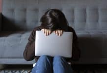 Milhões de crianças de países pobres sofrem abuso sexual na internet Milhões de crianças de países pobres sofrem abuso sexual na internet