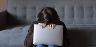 Milhões de crianças de países pobres sofrem abuso sexual na internet Milhões de crianças de países pobres sofrem abuso sexual na internet