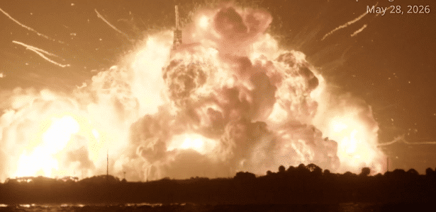 'Muito lamentável', diz Elon Musk após explosão de foguete do Foguete da Blue Origin explode durante teste na plataforma de lançamento