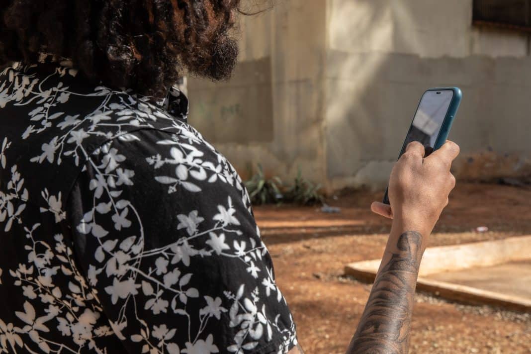 Android passa a detectar possíveis ligações falsas feitas com IA Android passa a detectar possíveis ligações falsas feitas com IA