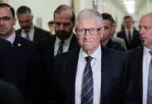 Bill Gates diz que Epstein tentou chantageá-lo por sua infidelidade. Bill Gates diz que Epstein tentou chantageá-lo por sua infidelidade.