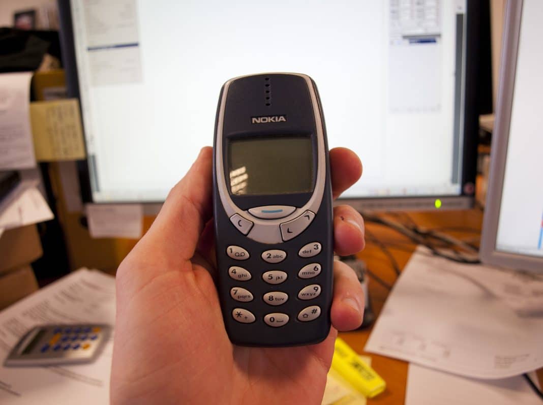 Como era o 'Nokia tijolão', celular mais popular do país Como era o 'Nokia tijolão', celular mais popular do país na última vez que o Brasil ganhou a Copa