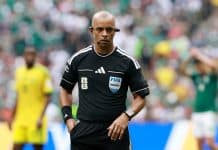 Copa do Mundo 2026: árbitro brasileiro expulsa três, anuncia decisão em inglês e rende memes Copa do Mundo 2026: árbitro brasileiro expulsa três, anuncia decisão em inglês e rende memes