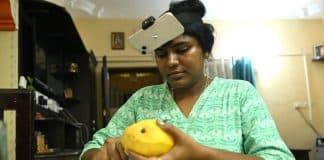 Cortar frutas, dobrar roupas e cozinhar: com câmeras na cabeça, indianos treinam robôs de IA para fazer tarefas domésticas Cortar frutas, dobrar roupas e cozinhar: com câmeras na cabeça, indianos treinam robôs de IA para fazer tarefas domésticas
