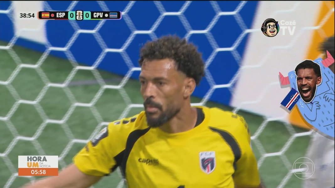 É #FAKE vídeo de pintura gigante do goleiro Vozinha em É #FAKE vídeo de pintura gigante do goleiro Vozinha em rua de Cabo Verde; cena foi fabricada com IA
