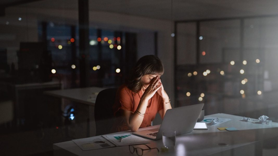 Geração Z atribui desemprego à IA, mas economistas veem outros fatores