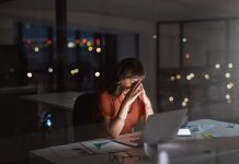 Geração Z atribui desemprego à IA, mas economistas veem outros fatores Geração Z atribui desemprego à IA, mas economistas veem outros fatores