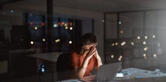 Geração Z atribui desemprego à IA, mas economistas veem outros fatores Geração Z atribui desemprego à IA, mas economistas veem outros fatores