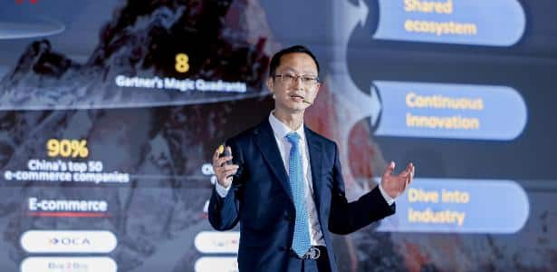 Huawei desafia big techs com estrelas chinesas da IA e Helton Simões Gomes