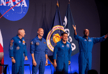 Nasa apresenta astronautas da missão Artemis 3, prevista para 2027 09.jun.26 - Os astronautas Randy Bresnik, Luca Parmitano, Frank Rubio e Andre Douglas são apresentados como a tripulação da missão Artemis 3 da NASA, durante evento no Centro Espacial Johnson da NASA em Houston, Texas, EUA
