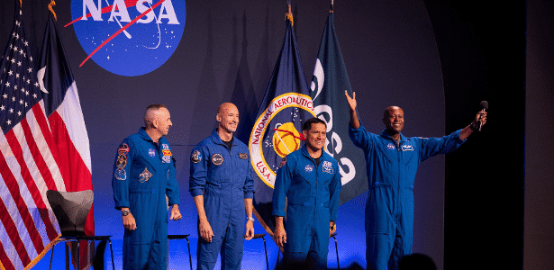 Nasa defende tripulação da missão Artemis 3, formada apenas por 09.jun.26 - Os astronautas Randy Bresnik, Luca Parmitano, Frank Rubio e Andre Douglas são apresentados como a tripulação da missão Artemis 3 da NASA, durante evento no Centro Espacial Johnson da NASA em Houston, Texas, EUA