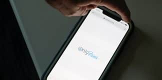 Polícia da República Tcheca acusa quatro pessoas por tráfico humano em caso envolvendo OnlyFans Polícia da República Tcheca acusa quatro pessoas por tráfico humano em caso envolvendo OnlyFans
