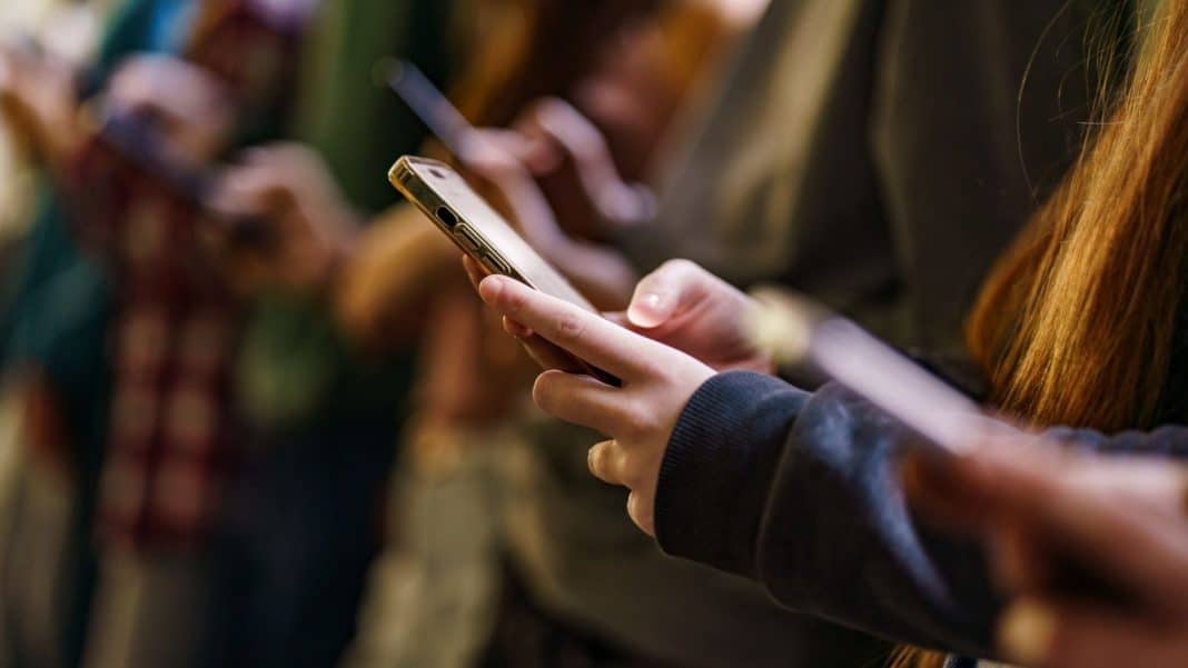 Reino Unido pressiona Big Techs e já pensa em banir Reino Unido pressiona Big Techs e já pensa em banir redes sociais