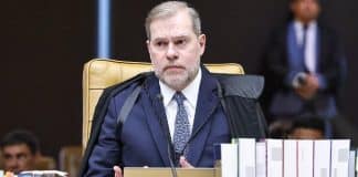 Toffoli vota por obrigar plataformas a manter sede e representante no país Ministro Dias Toffoli em sessão plenária no STF