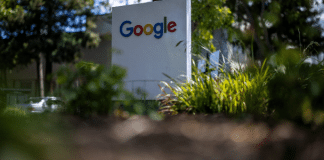 Tribunal na Alemanha responsabiliza Google por erros de IA Google argumentou que não era responsável pelo próprio processamento dos dados e que não adotava como seus os conteúdos de terceiros exibidos no resumo