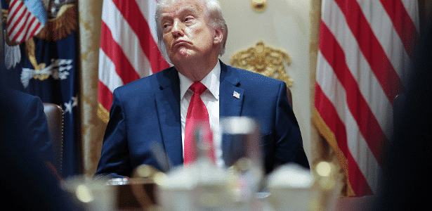 Trump diz que vai acelerar desenvolvimento e uso de IA 27.mai.26 - Donald Trump durante reunião de Gabinete na Casa Branca, em Washington, DC., EUA