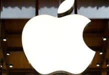 Apple acusa OpenAI de usar ex-diretores para roubar segredos do iPhone 23.abr.2025 - Logotipo da Apple em loja da companhia em Paris, na França