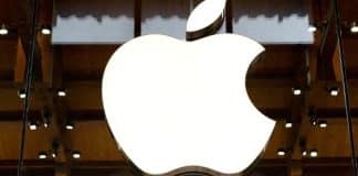 Apple acusa OpenAI de usar ex-diretores para roubar segredos do iPhone 23.abr.2025 - Logotipo da Apple em loja da companhia em Paris, na França