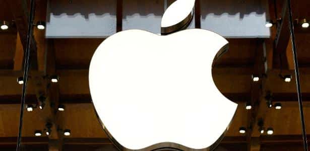 Apple acusa OpenAI de usar ex-diretores para roubar segredos do 23.abr.2025 - Logotipo da Apple em loja da companhia em Paris, na França