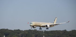 Avião de rota mais longa do mundo bate recorde com voo direto de 24 horas Avião de rota mais longa do mundo bate recorde com voo direto de 24 horas