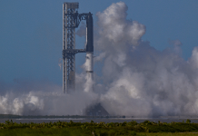 Foguete Starship da SpaceX aborta decolagem em tentativa de voo teste 16.jul.26 - O Starship e o propulsor Super Heavy v3 da SpaceX abortaram automaticamente a ignição antes de seu 13º voo de teste, a partir do complexo de lançamento da SpaceX em Starbase, Texas, EUA