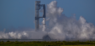 Foguete Starship da SpaceX aborta decolagem em tentativa de voo teste 16.jul.26 - O Starship e o propulsor Super Heavy v3 da SpaceX abortaram automaticamente a ignição antes de seu 13º voo de teste, a partir do complexo de lançamento da SpaceX em Starbase, Texas, EUA