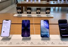 Índia aciona agência de segurança após vazamento do próximo iPhone 29.jun.2026 - iPhones são exibidos em loja da Apple em Mumbai, na Índia