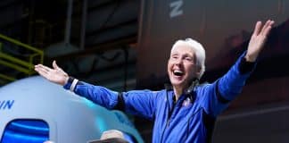 Morre Wally Funk, mulher mais velha a viajar ao espaço Morre Wally Funk, mulher mais velha a viajar ao espaço
