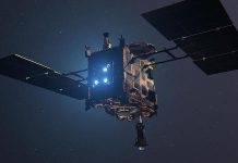 Sonda realiza sobrevoo mais próximo de um asteroide já registrado Concepção artística da visão traseira da sonda Hayabusa2, da Jaxa, a agência espacial japonesa