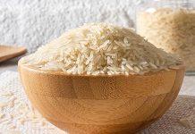 Truque com arroz ajuda a reduzir a umidade no guarda-roupa? Arroz cru pode ser usado para amenizar umidade