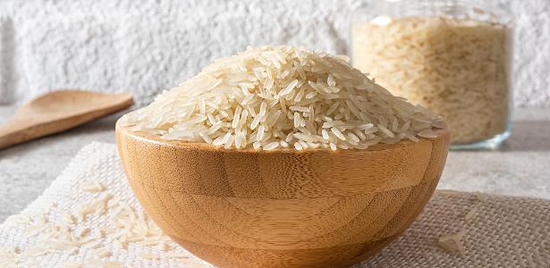 Truque com arroz ajuda a reduzir a umidade no guarda-roupa? Arroz cru pode ser usado para amenizar umidade