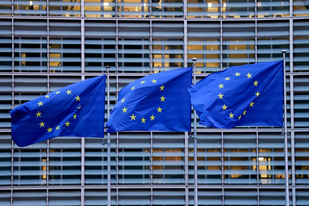 UE anuncia € 10 bilhões para financiar sete gigafábricas de UE anuncia € 10 bilhões para financiar sete gigafábricas de IA e reduzir distância de EUA e China na tecnologia