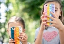 Uso do celular cai entre crianças de 10 a 13 anos, mas sobe nos idosos Entre 2024 e 2025, a parcela de crianças entre 10 e 13 anos que possuíam celular para uso pessoal caiu de 56,7% para 55,2%, segundo o IBGE