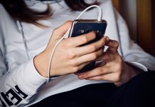 'Dinheiro fácil': Como grupos armados estão usando Facebook e TikTok para recrutar menores na Colômbia 'Dinheiro fácil': Como grupos armados estão usando Facebook e TikTok para recrutar menores na Colômbia