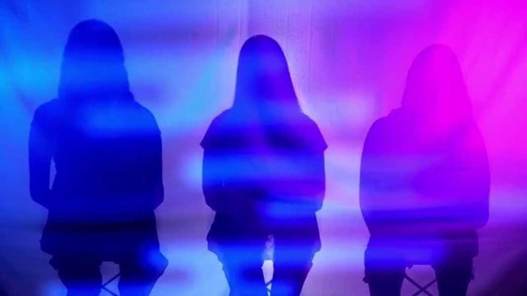'Foi um choque': grupo de adolescentes descobre colega de classe 'Foi um choque': grupo de adolescentes descobre colega de classe por trás de imagens pornográficas falsas feitas com IA