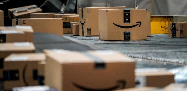 Amazon é processada nos EUA por práticas de vendas de Segundo a ação, a Amazon inflacionou sistematicamente os preços dos leilões para anunciantes sem o conhecimento deles, causando-lhes prejuízos de US$ 20 bilhões ou mais