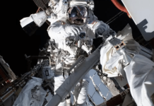 Astronautas fazem reparos na Estação Espacial Internacional Americano Anil Menon e francesa Sophie Adenot concluíram hoje uma missão de reparo