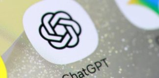 ChatGPT vai momorizar atividade em todos os apps e sites do computador Ícone do ChatGPT, o chatbot da OpenAI, em tela de smartphone
