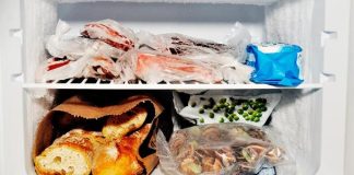 Como tirar gelo do congelador sem danificar freezer Usar objetos de metal pode danificar funcionamento do freezer para sempre