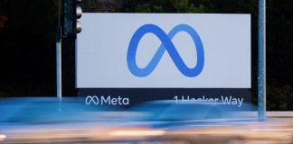 Entenda os termos do acordo da Meta sobre segurança de adolescentes nos EUA Entrada na sede da Meta com o logotipo da empresa, em Mountain View, na Califórnia (EUA)