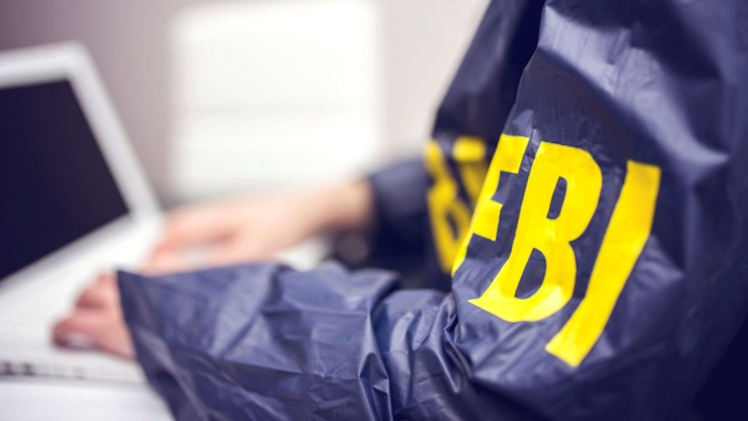 FBI prende jovens acusados de mega-ataque hacker global FBI prende jovens acusados de mega-ataque hacker global