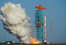 Foguete dá ré? China consegue feito inédito ao fazer propulsor voltar e pousar em terra firme; VÍDEO Foguete dá ré? China consegue feito inédito ao fazer propulsor voltar e pousar em terra firme; VÍDEO
